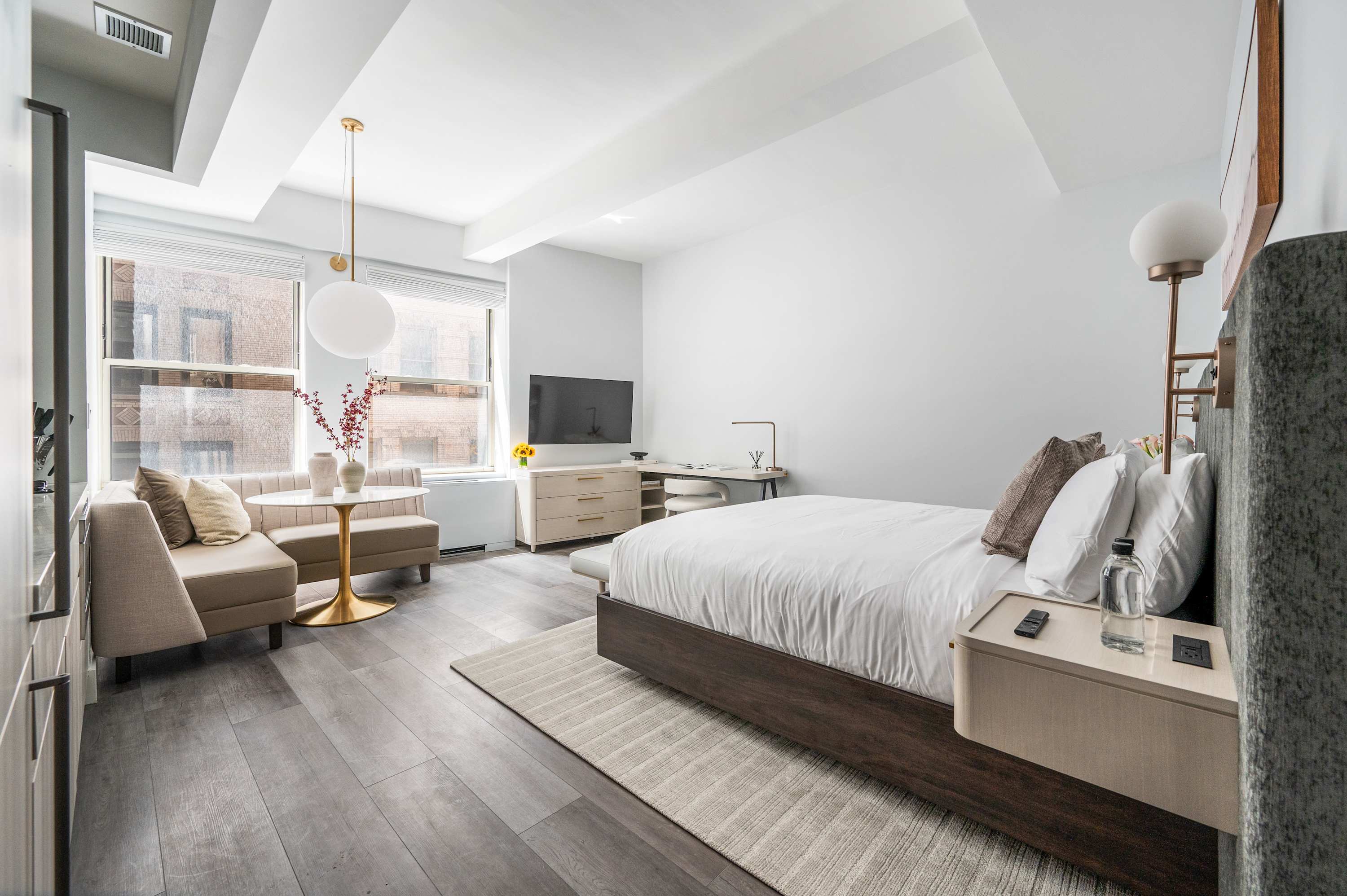 Premium King Studio Apartment — 17 John