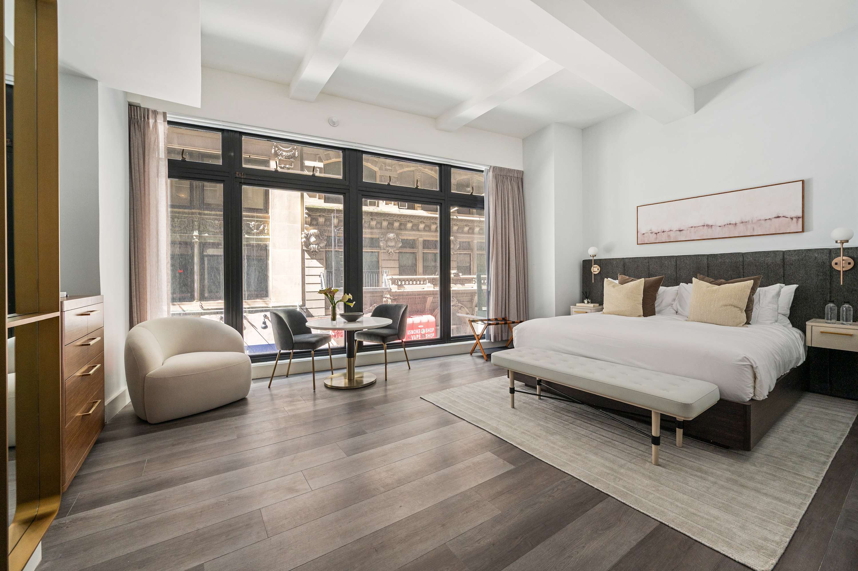 Traditional King Studio Apartment — 17 John